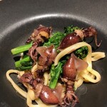 Roji-oku - ホタルイカと菜の花のパスタ。手打ちらしく、もちもち。量が多かったら困るなと思っていたが一人には適量