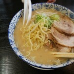 ラーメンハウスあおき - （ちょっと麺を引っ張り出してみた）