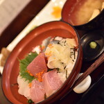 白 - 海鮮丼（１，０００円）２０２１年４月