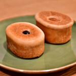 メゾンカイザー - 料理写真:[左手前]東京百両あんぱん こしあん@税込195円