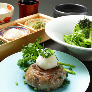 You can also enjoy the famous "Shoutai-an Hamburger" at Shoutai-an.