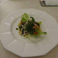 キハチ 名古屋JRセントラルタワーズ店 - 【選べる前菜】カツオの叩き風マリネ　ガーリックオイルソース