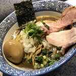 破壊的イノベーション - 『味玉 濃厚煮干しラーメン』斜めから