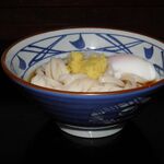 丸亀製麺 - ぶっかけ(並) 300円、温泉たまご 70円(うどん札3枚で無料)