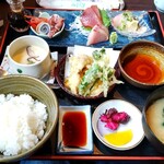 お食事処 八角 - 刺し身と天ぷらセット