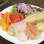 トリワイン ＰＩＫＯＳＨＨＨＵ - ランチセットのオープンサンド