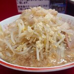 ラーメン二郎 - 小ラーメン(780円) ニンニクヤサイアブラ。