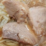 ラーメン二郎 - 豚はこんな感じ。