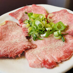 味源 - どの角度からとっても
      美味しそう♡
      塩タンは
      予約して食べて欲しい