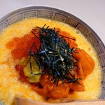 Den - ウニイクラ卵かけご飯  美味しくないわけがない。
                        お茶碗は、お子ちゃまサイズです