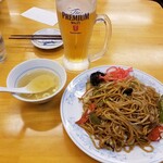 ぎょうざの満洲 - 生ビール＆ソース焼ぞば