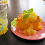 ばんがれ～ - にんじんケーキにリンゴジャムをのせて