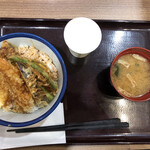 Tenya - 2021/04/17
      富士川天丼 並 580円 味噌汁付き