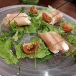 個室×日本酒 海鮮バル 魚蔵 - 生ハムとクリームのサラダ