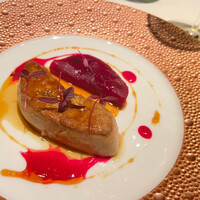 レストラン リューズ - フォアグラ:ビーツと共に