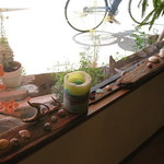 ハウオリ - ちょっとバリテイスト（ハワイ？）な店内