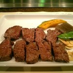 神戸ステーキハウス 和豪 - ランチのお肉は切って盛りつけられます