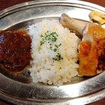 ロティスリー アルティザン - ひな鶏ロースト&鶏の焦がし玉ねぎ煮込みとバターライス