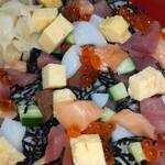 すし上等! - 料理写真:海鮮ちらし(大盛)896円