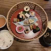 韻松亭 - 花籠膳　雪　2090円