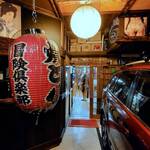 ニューカヤバ - 駐車場の奥が店舗です（ア〇ン〇んこさん写真ありがと♪）