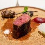 レストラン オオツ - 京都七谷鴨ロース 鴨腿肉つくねコリアンダーと胡椒のソース モリーユとエシャレットクリーム ビーツのピュレ