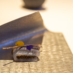 レストラン オオツ - 細魚 細魚皮の天日干し 薪の香りの燻製キャヴィア