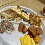 ホテル ビスタ 福岡 - チキン南蛮、玉子焼き、ぶりの照り焼き、ホルモン炒め
      紅茶鴨スモーク、ウィンナー、スクランブルエッグ、ハムカツ、イカフライ