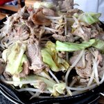 ジンギスカン肉焼 加トちゃん家 - 野菜も肉も焼き上がり！