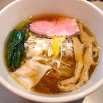 麒麟児 - 定番の中華そば。低温調理のチャーシューが絶品