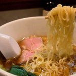 Kirinji - 角きりの麺がスープをぐいぐい持ち上げます