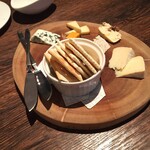 炭焼料理 サカバ シックス - チーズ3種盛り合わせ