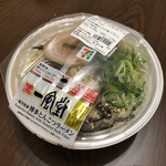 セブンイレブン - 料理写真:博多とんこつラーメン。