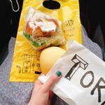 スペイン窯 パンのトラ - 生姜チキン竜田バーガー/岡崎おうはんクリームパン