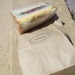 honnetete Boulangerie - 具たっぷり350円のサンドイッチ