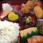 天ぷら・とんかつ　天心 - ランチサービスの幕の内弁当。コーヒー付きで780円。クーポンでアイスクリームもいただきました。
