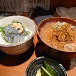 めしの助 - 2103白ご飯豚汁セットに生シラスをのせて