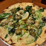 Ishigama Dainingu Dai - 牡蠣とホウレン草のピザ