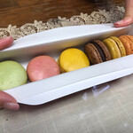 ピエール・エルメ・パリ - マカロン6種　無料の箱詰め