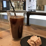ラ・メゾン・ジュヴォー - アイスコーヒーと本日のお菓子・メレンゲ