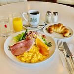 イノダコーヒ - ◎ 人気が高い「京の朝食」。この朝食を求めて朝から行列ができるほどの人気メニューである。