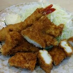 Kushigiku - シーフード定食(海老フライ、白身フライ、イカフライ)