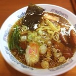 中華そば 飛切 - 名前の通り飛び切り旨いこちらで、中華そば。
白河ラーメン系ではなかなか濃いめ、こってりめ！
この平打ち麺が、たまりません！