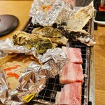 Hamayaki Kaisen Izakaya Daishou Suisan - カニ甲羅焼き、牡蠣、ベーコン