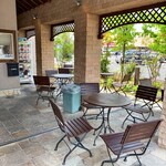 BAKE SHOP GERN - 玄関先でパン食べられますよ^ ^