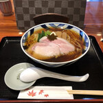 食煅 もみじ - 中華そば大盛り、800円＋100円。麺量は、並150グラム、大盛り200グラム。