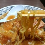 東京豚骨拉麺 ばんから - 麺は好みの中太麺
            