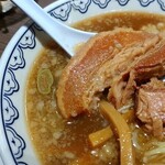 東京豚骨拉麺 ばんから - 角煮。そのかたまりと味は偉大です