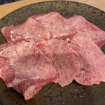 炭火焼肉 超世界 - 