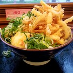 Marugame Seimen - ドームかき揚げと半熟玉子のぶっかけうどん、ネギと天かすを投入！